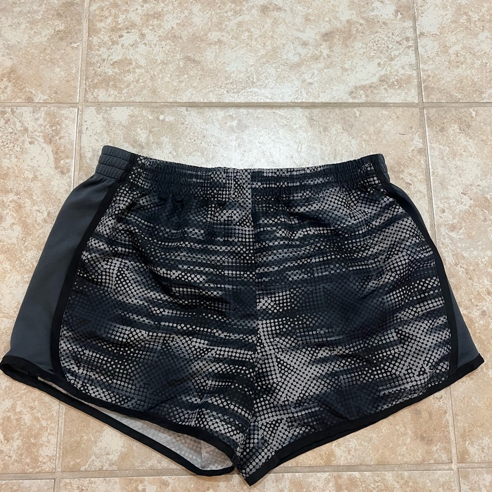 Danskin Now Women’s Running Shorts Size Medium (8-10) Grey stone Black White Dot